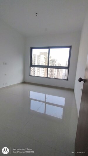 Room in 3 BHK Apartment at Kalpataru Immensa, Kolshet Road – for Rent