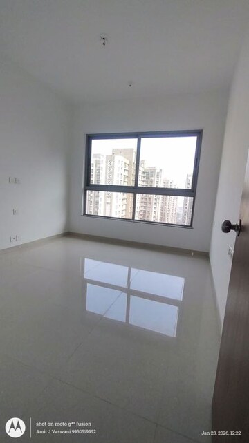 Room in 3 BHK Apartment at Kalpataru Immensa, Kolshet Road – for Rent