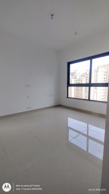 Room in 3 BHK Apartment at Kalpataru Immensa, Kolshet Road – for Rent