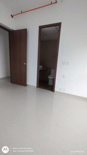 Room in 3 BHK Apartment at Kalpataru Immensa, Kolshet Road – for Rent