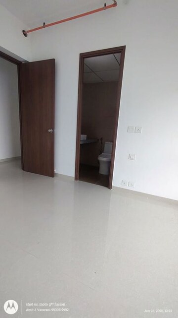 Room in 3 BHK Apartment at Kalpataru Immensa, Kolshet Road – for Rent