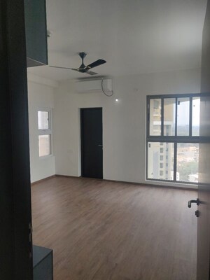 Room in 3 BHK Apartment at Brigade Exotica, Old Madras Road – for Rent