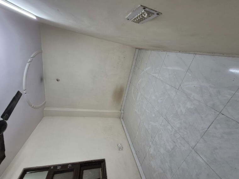 Bathroom, mayur vihar 2.5 Bedroom 630 Sq.Ft. Builder Floor In Mayur Vihar Delhi 9986349