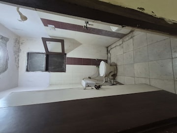 Master Bedroom in 2.5 BHK Builder Floor at Mayur Vihar – for Sale