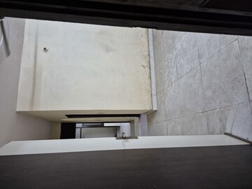 Room in 2.5 BHK Builder Floor at Mayur Vihar – for Sale