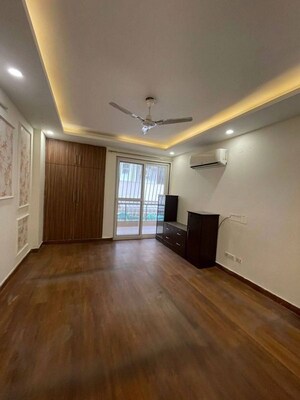 Room in 3 BHK Apartment at Sector 18 – for Rent