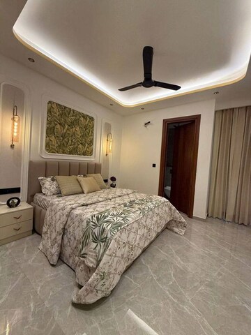 Bedroom in 2 BHK Apartment at DLF Gateway Tower, Dlf Phase ii – for Rent