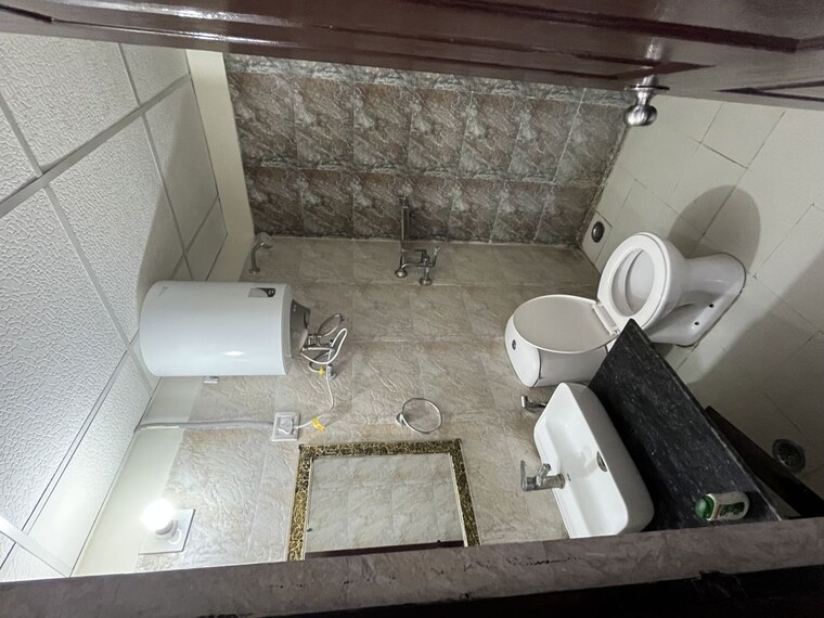Bathroom, rg-luxury-homes 2.5 Bedroom 1342 Sq.Ft. Apartment In Sector 16b Greater Noida Greater Noida 9956130