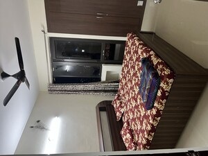 Room in 2.5 BHK Apartment at RG Luxury Homes, Sector 16b Greater Noida – for Rent