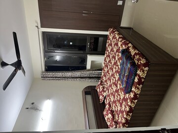 Room in 2.5 BHK Apartment at RG Luxury Homes, Sector 16b Greater Noida – for Rent