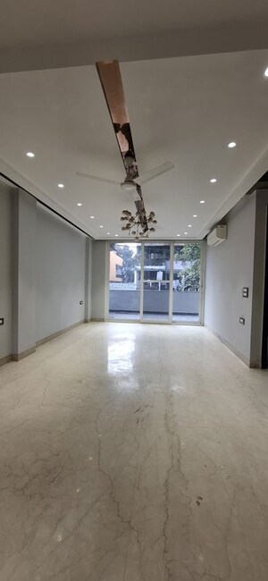 Room in 3 BHK Builder Floor at Nehru Enclave – for Rent