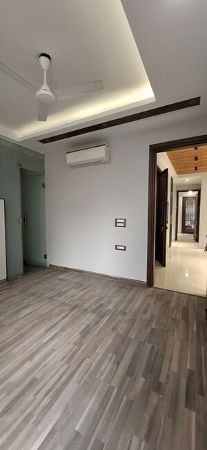 Room in 3 BHK Builder Floor at Nehru Enclave – for Rent