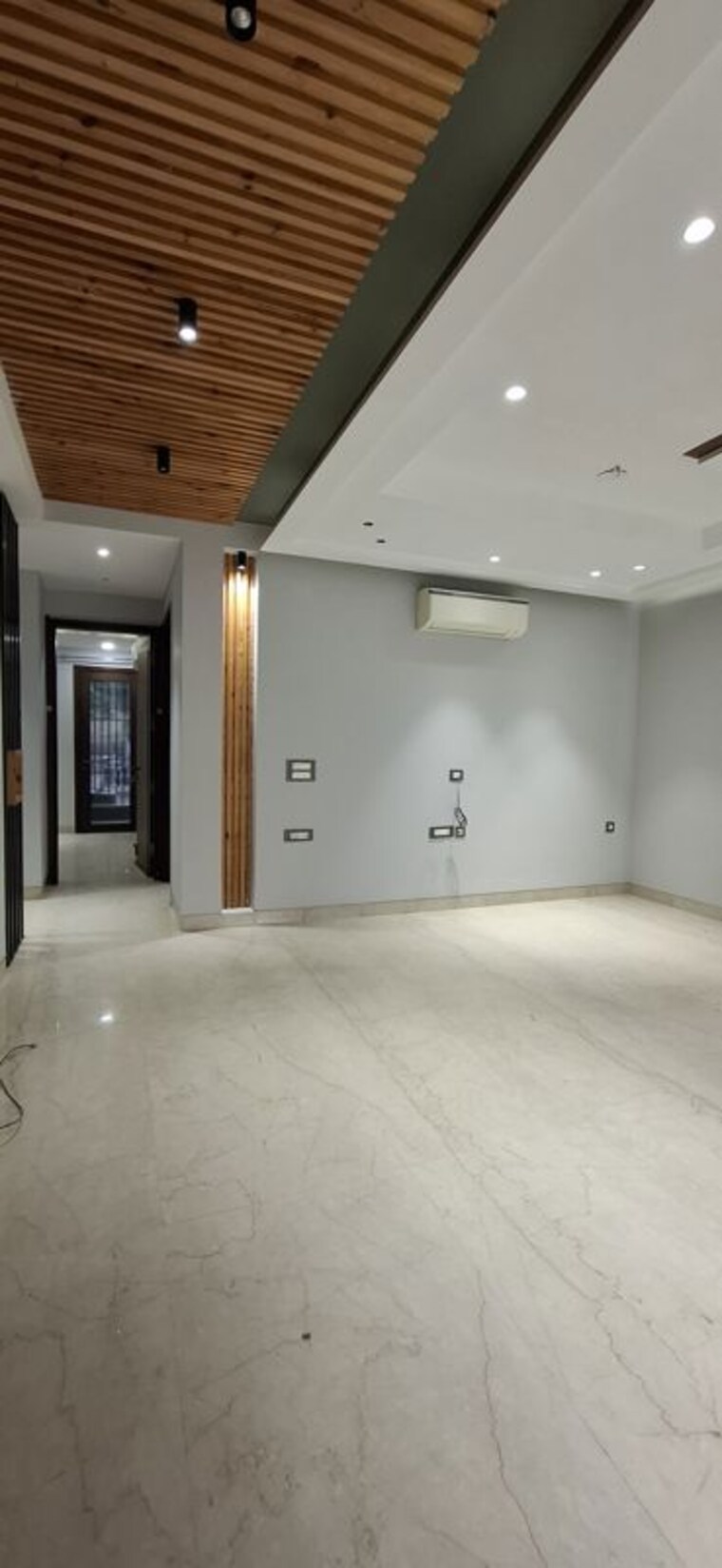 Room, nehru enclave 3 Bedroom 1800 Sq.Ft. Builder Floor In Nehru Enclave Delhi 9986369