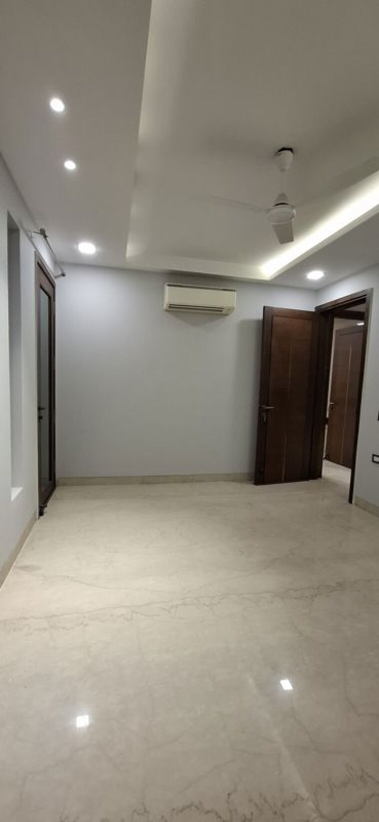 Room, nehru enclave 3 Bedroom 1800 Sq.Ft. Builder Floor In Nehru Enclave Delhi 9986369