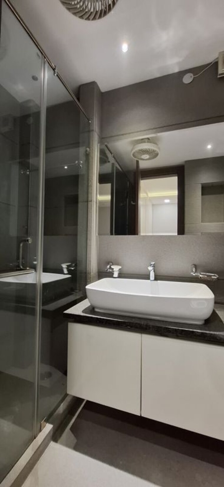 Bathroom, nehru enclave 3 Bedroom 1800 Sq.Ft. Builder Floor In Nehru Enclave Delhi 9986369