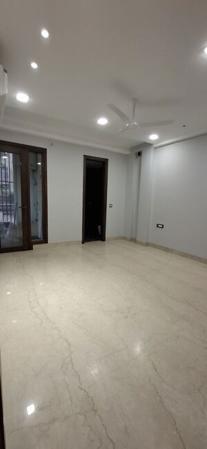 Room in 3 BHK Builder Floor at Nehru Enclave – for Rent