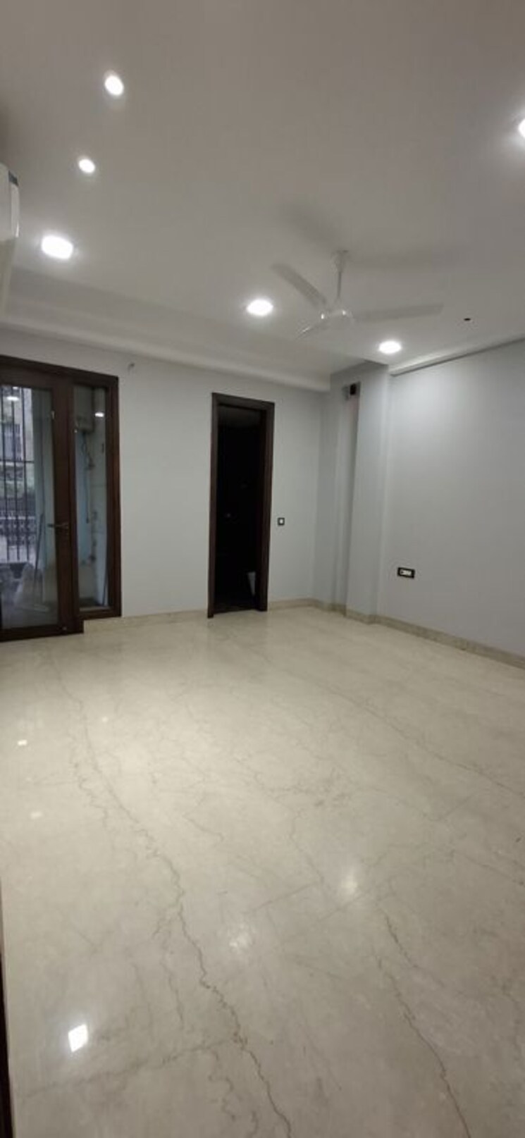 Room, nehru enclave 3 Bedroom 1800 Sq.Ft. Builder Floor In Nehru Enclave Delhi 9986369