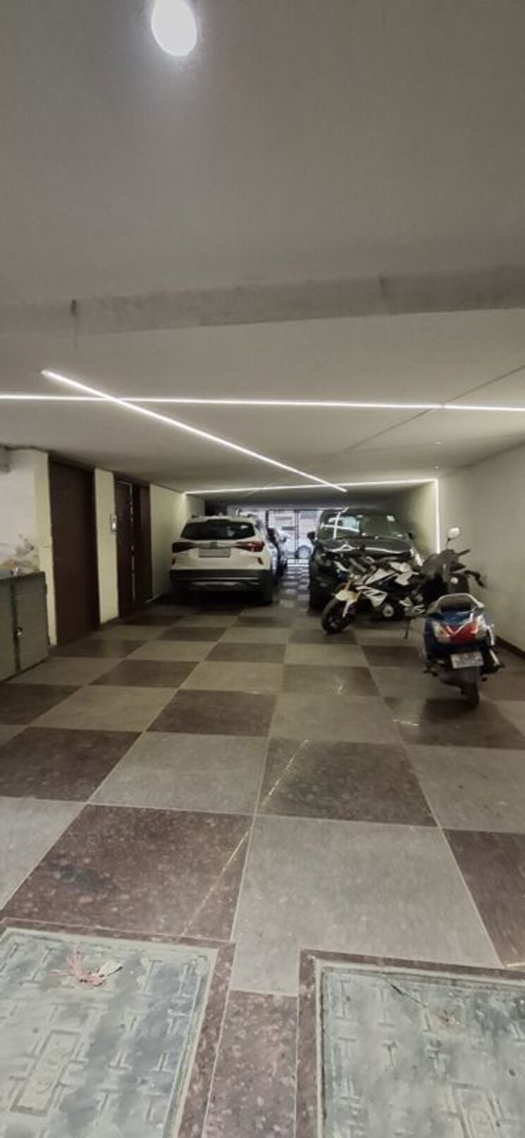  Parking, nehru enclave 3 Bedroom 1800 Sq.Ft. Builder Floor In Nehru Enclave Delhi 9986369