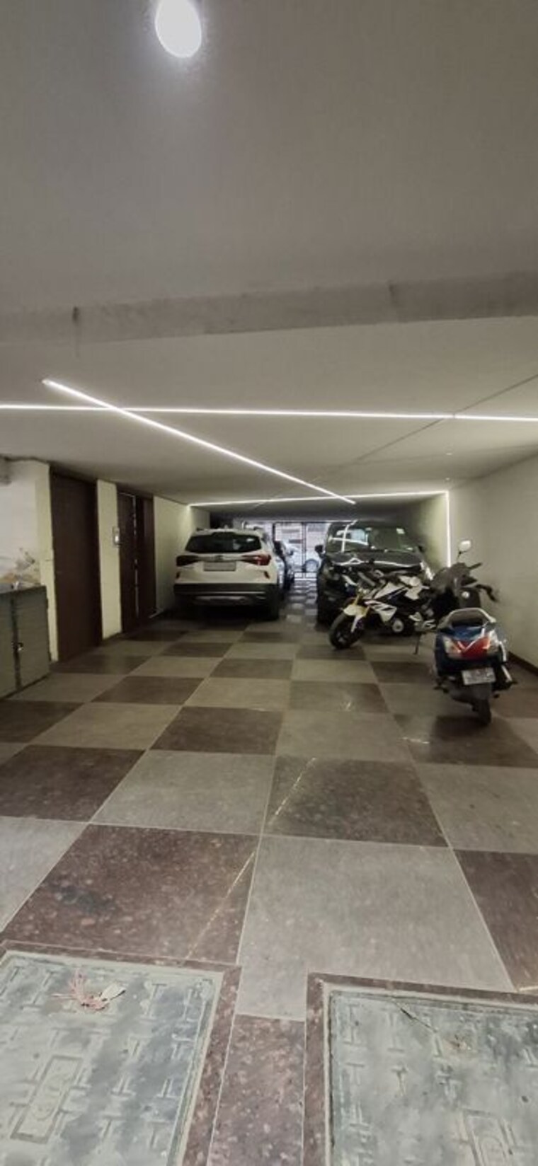  Parking, nehru enclave 3 Bedroom 1800 Sq.Ft. Builder Floor In Nehru Enclave Delhi 9986369