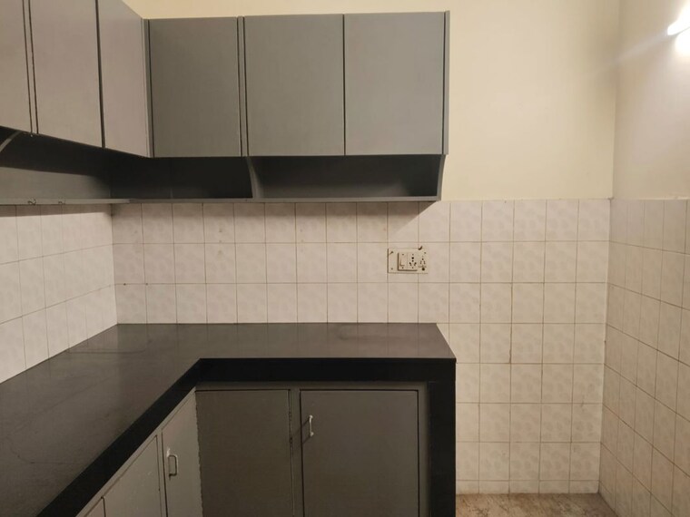 Kitchen, hauz khas enclave 3 Bedroom 233 Sq.Yd. Apartment In Hauz Khas Enclave Delhi 9986376