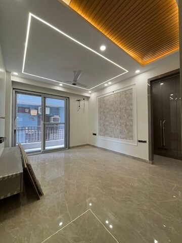 Room in 3 BHK Builder Floor at BPTP Green Oaks, Sector 70a – for Sale