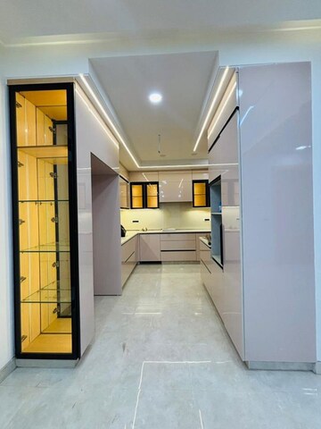 Building Lobby in 3 BHK Builder Floor at BPTP Green Oaks, Sector 70a – for Sale