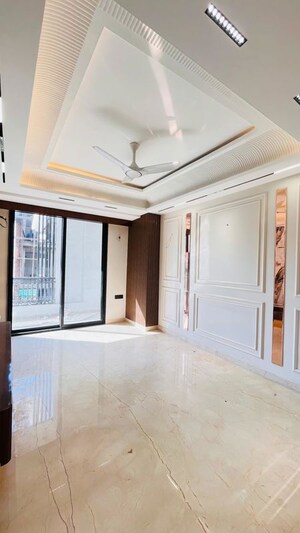 Room in 4 BHK Builder Floor at Anant Raj Ashok Estate, Sector 63a – for Sale