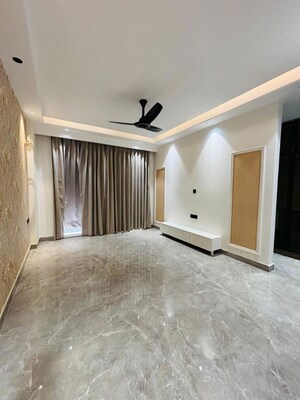 Room in 3 BHK Builder Floor at BPTP Green Oaks, Sector 70a – for Sale