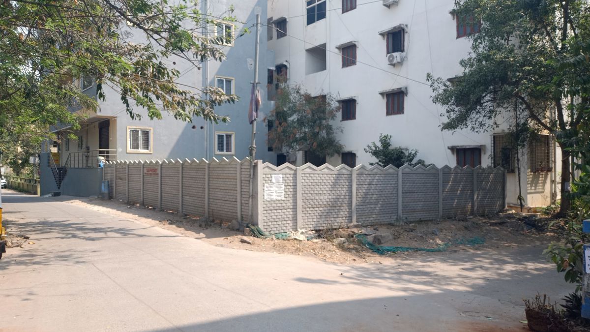 Plot For Sale in Manikonda