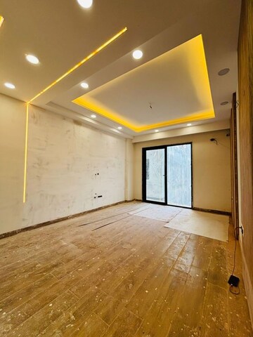 Room in 4 BHK Builder Floor at Ansal API Versalia, Sector 67a – for Sale