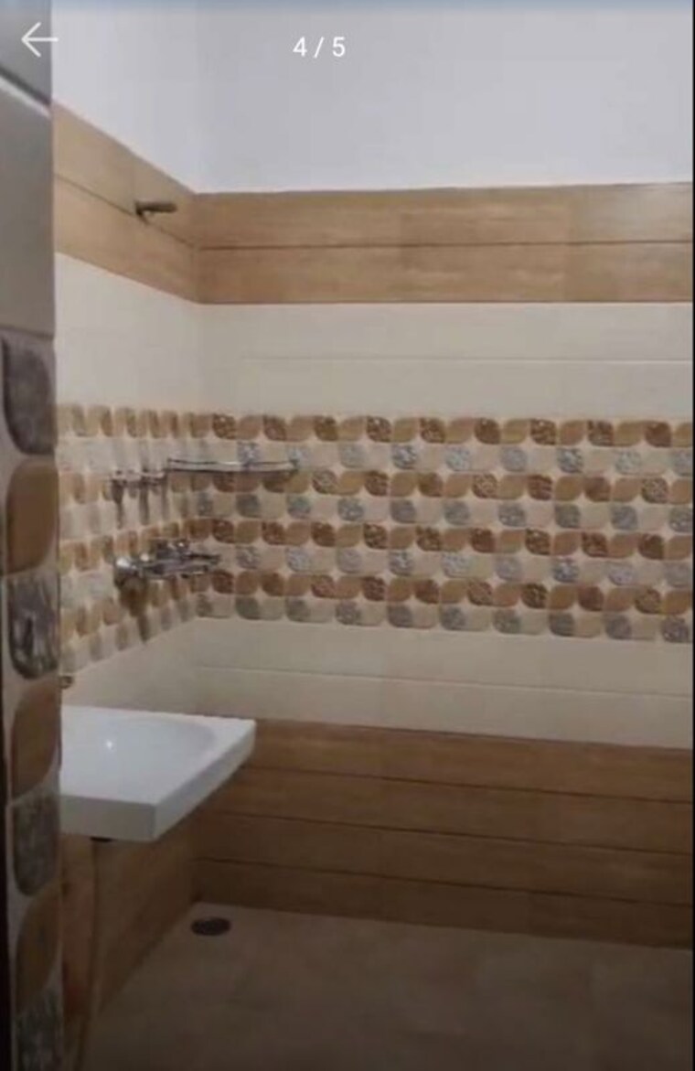 Bathroom, sector 37 1 Bedroom 500 Sq.Ft. Builder Floor In Sector 37 Chandigarh 9986412