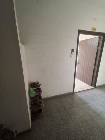 Room in 3 BHK Apartment at Shree Nagar – for Rent