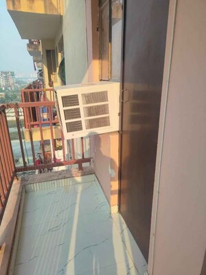 Balcony in 1 RK Independent House at Husainganj – for Rent