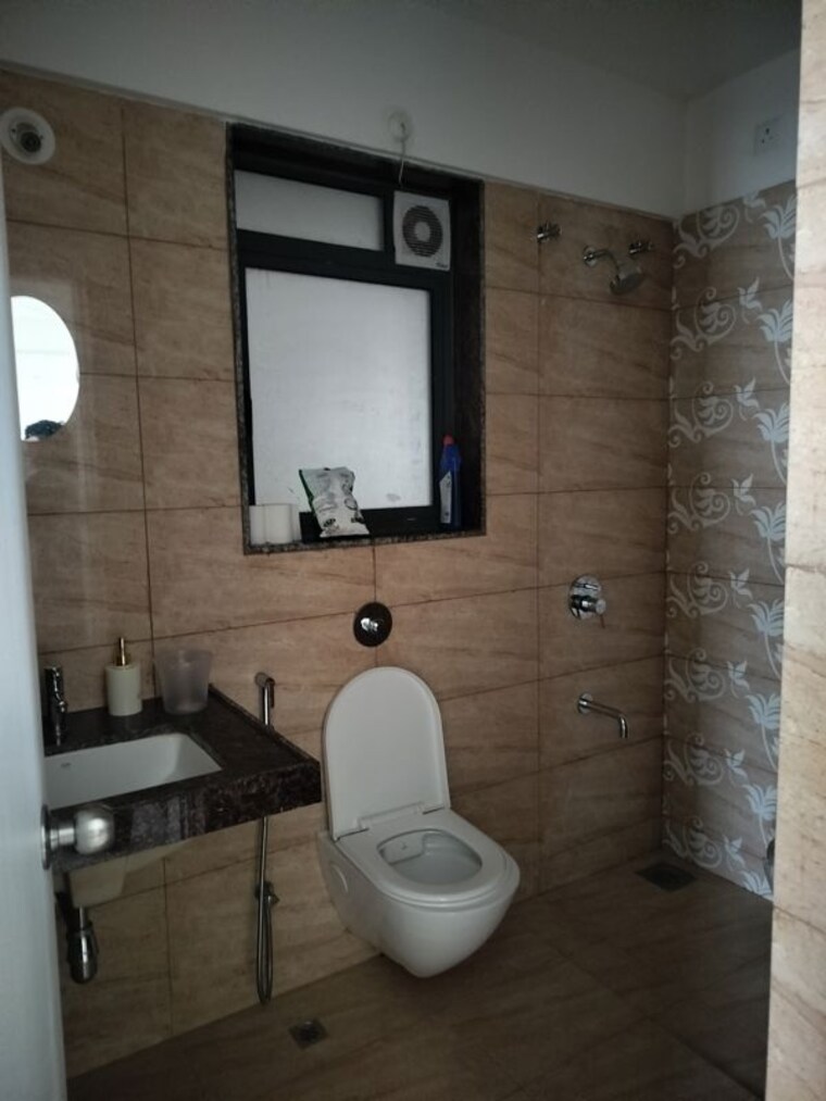 Bathroom, amanora-gold-towers 2 Bedroom 614 Sq.Ft. Apartment In Hadapsar Pune 9986431