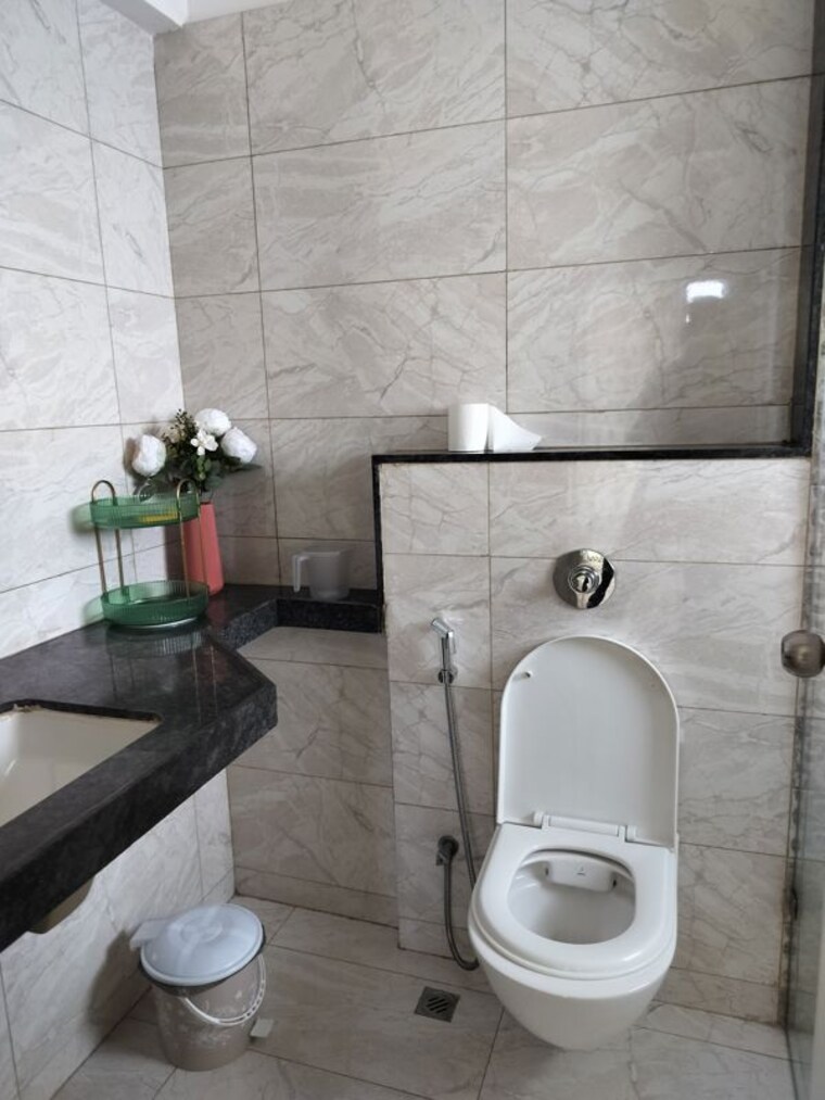 Bathroom, amanora-gold-towers 2 Bedroom 614 Sq.Ft. Apartment In Hadapsar Pune 9986431