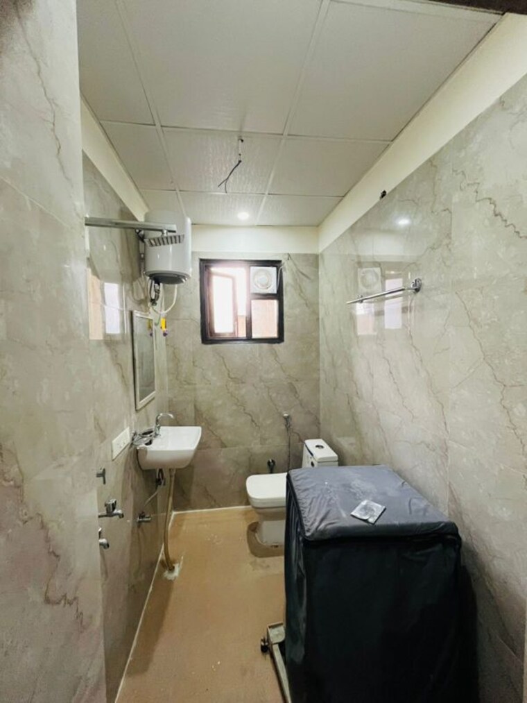 Bathroom, rwa-residential-society 1 Bedroom 700 Sq.Ft. Builder Floor In Sector 40 Gurgaon 9986434
