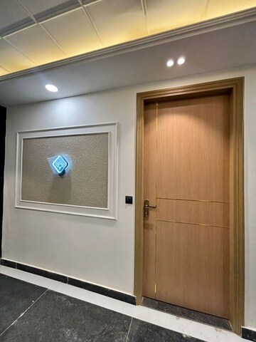 Room in 1 BHK Builder Floor at Ambience Mall, Sector 24 – for Rent