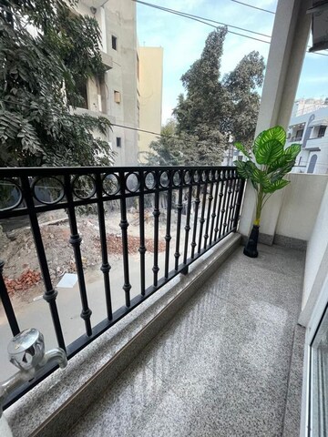 Balcony in 1 BHK Builder Floor at Sushant Lok 2, Sector 57 – for Rent