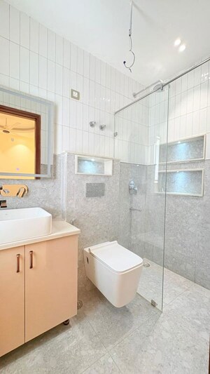 Bathroom in 4 BHK Builder Floor at BPTP Green Oaks, Sector 70a – for Sale