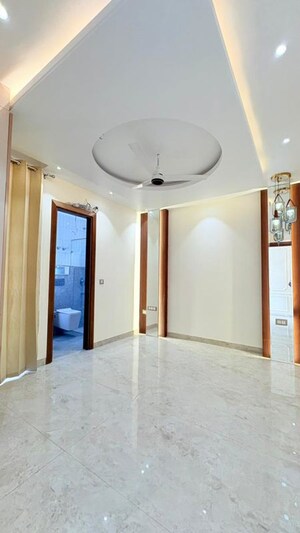 Building Lobby in 4 BHK Builder Floor at BPTP Green Oaks, Sector 70a – for Sale