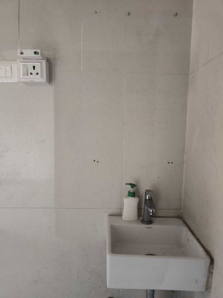 Bathroom, lodha-splendora 1 Bedroom 450 Sq.Ft. Apartment In Ghodbunder Road Thane 9986498
