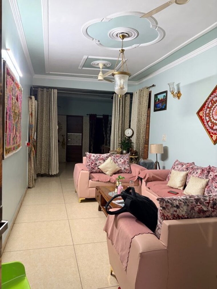 Living Room, sainik colony 3 Bedroom 235 Sq.Yd. Builder Floor In Sainik Colony Faridabad 9973750