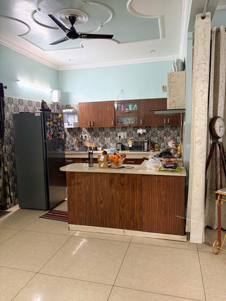Kitchen, sainik colony 3 Bedroom 235 Sq.Yd. Builder Floor In Sainik Colony Faridabad 9973750