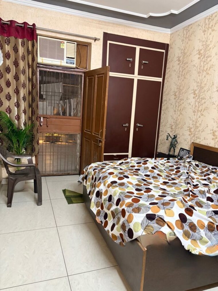 Bedroom, sainik colony 3 Bedroom 235 Sq.Yd. Builder Floor In Sainik Colony Faridabad 9973750