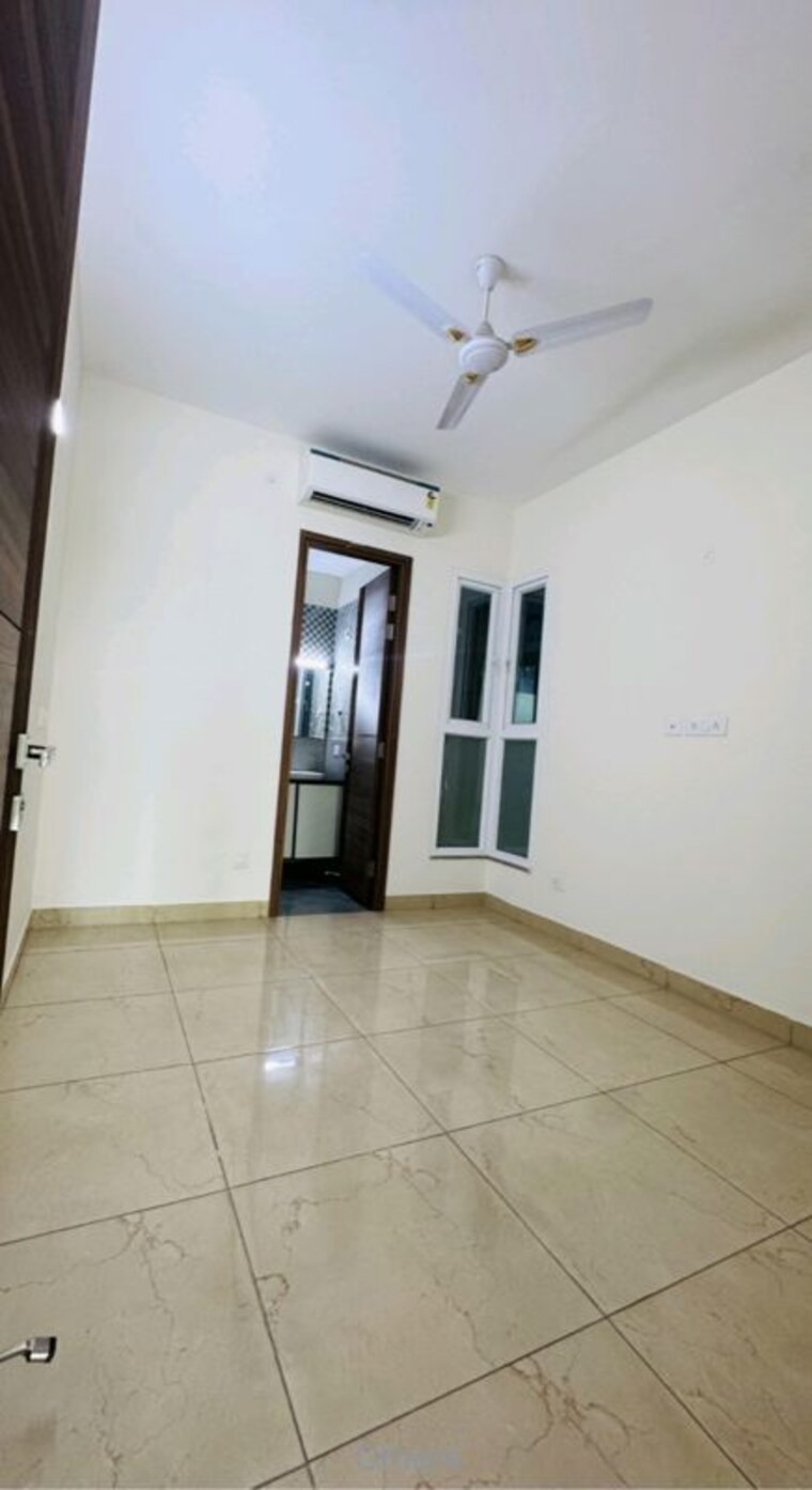 Room, uchdpl-veridia-oakwood-enclave 5 Bedroom 4089 Sq.Ft. Apartment In Wave City Ghaziabad 9986523