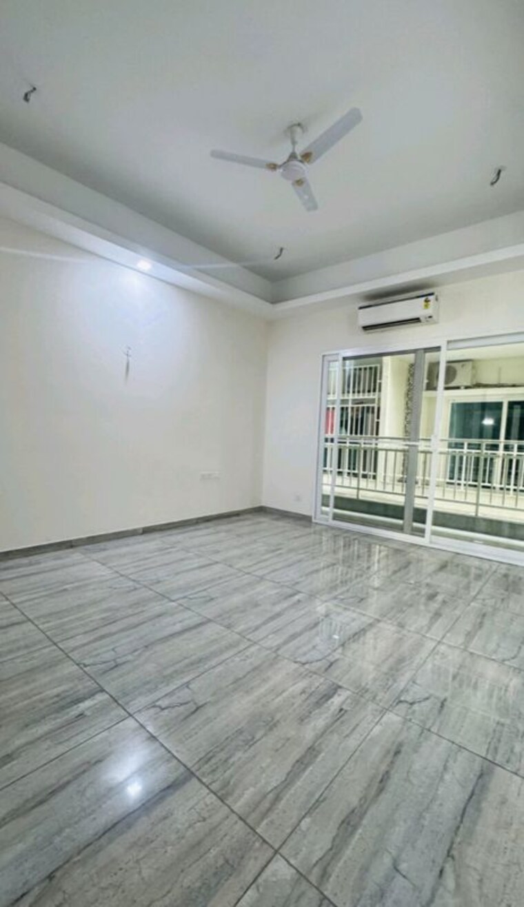 Bedroom, uchdpl-veridia-oakwood-enclave 5 Bedroom 4089 Sq.Ft. Apartment In Wave City Ghaziabad 9986523