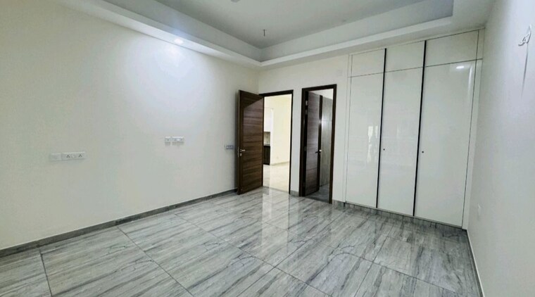 Bedroom, uchdpl-veridia-oakwood-enclave 5 Bedroom 4089 Sq.Ft. Apartment In Wave City Ghaziabad 9986523