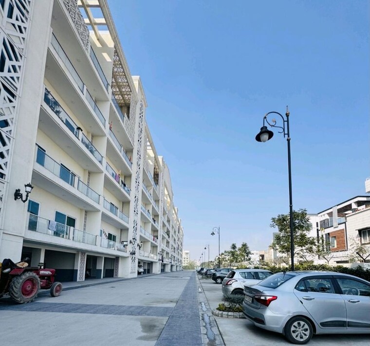 Exterior View, uchdpl-veridia-oakwood-enclave 5 Bedroom 4089 Sq.Ft. Apartment In Wave City Ghaziabad 9986523