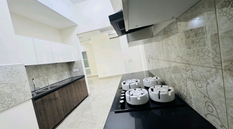 Kitchen, uchdpl-veridia-oakwood-enclave 5 Bedroom 4089 Sq.Ft. Apartment In Wave City Ghaziabad 9986523