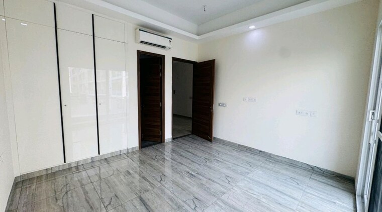 Bedroom, uchdpl-veridia-oakwood-enclave 5 Bedroom 4089 Sq.Ft. Apartment In Wave City Ghaziabad 9986523